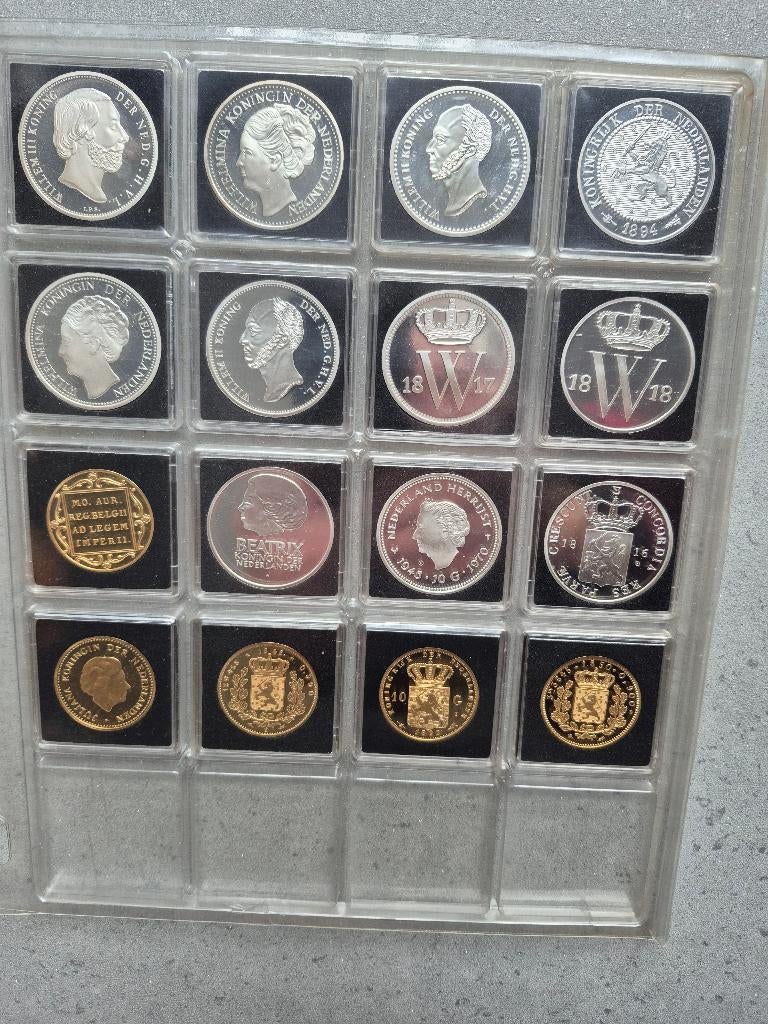 Verzameling van 16 stuks Jubileumherslagen met certificaat, Ophalen of Verzenden, Overige materialen