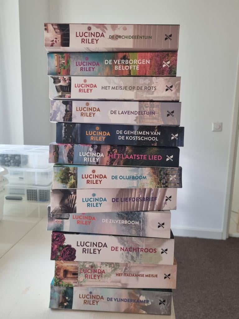12 literaire thrillers "Lucinda Riley", Boeken, Thrillers, Ophalen of Verzenden