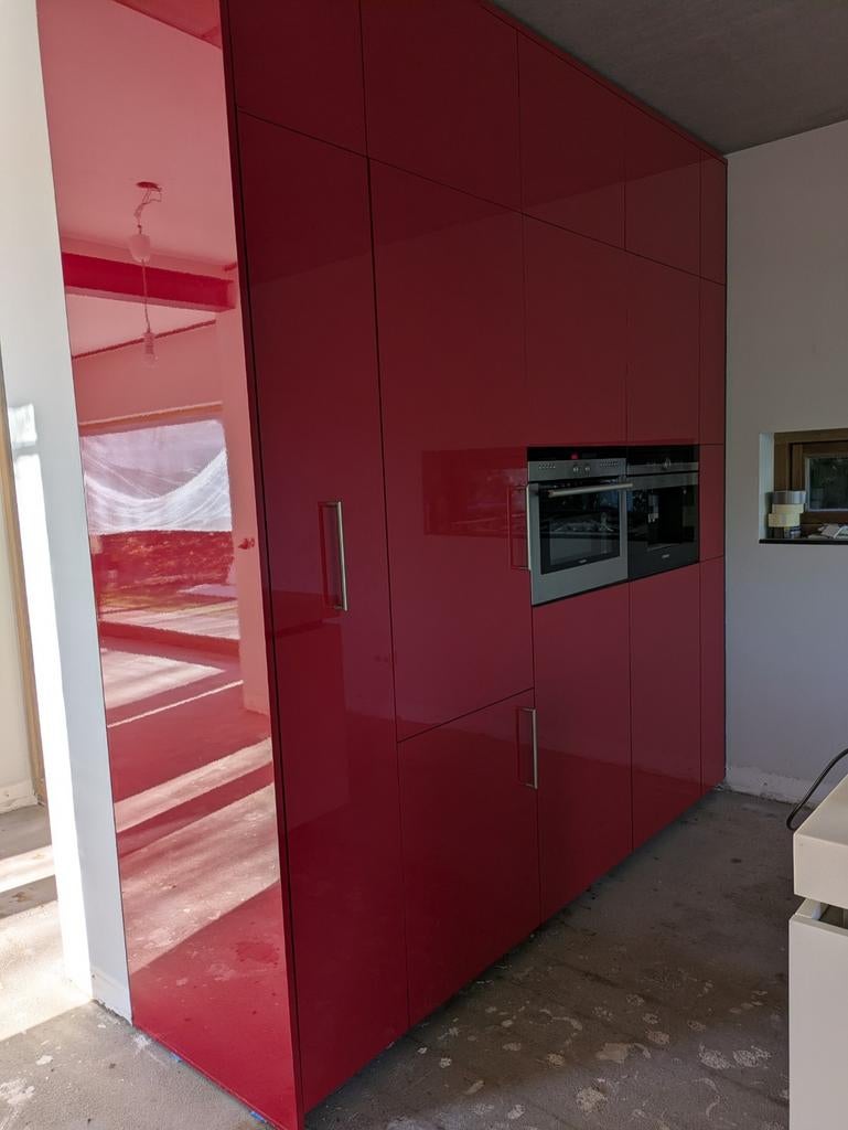 Moderne kastenwand, Ophalen, Gebruikt, Rood, Hoogglans of Gelakt