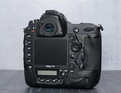 Te koop: een Nikon D4, proff. camera body, weinig gebruikt., Gebruikt, Spiegelreflex, Ophalen of Verzenden, Geen optische zoom