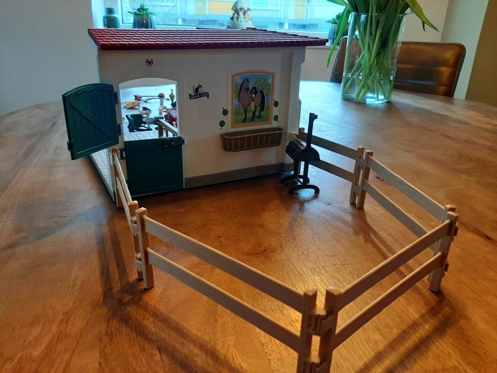 Schleich huis met poppetjes en accessoires, Ophalen of Verzenden