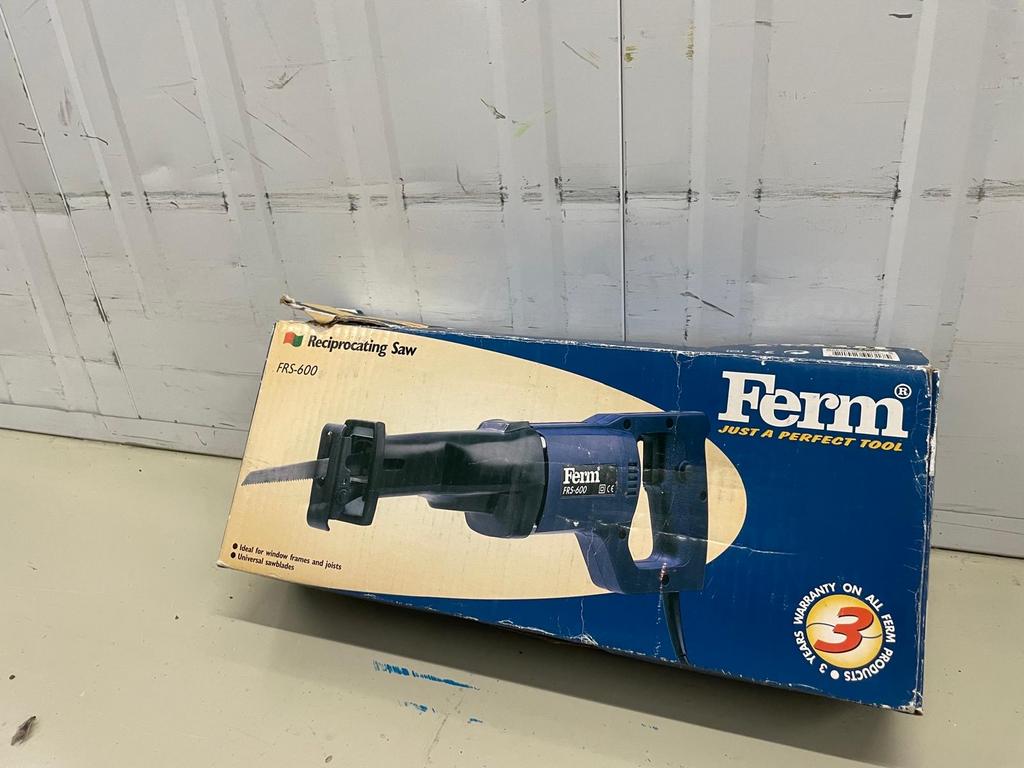 Ferm FRS-600 Reciprozaag - Krachtige Zaag voor Diverse Kluss, Doe-het-zelf en Verbouw, Gereedschap | Zaagmachines, Gebruikt, 600 tot 1200 watt