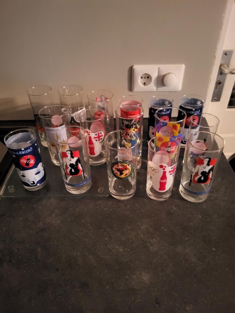 Diverse glazen en bekers, waaronder Coca-Cola, Ophalen of Verzenden