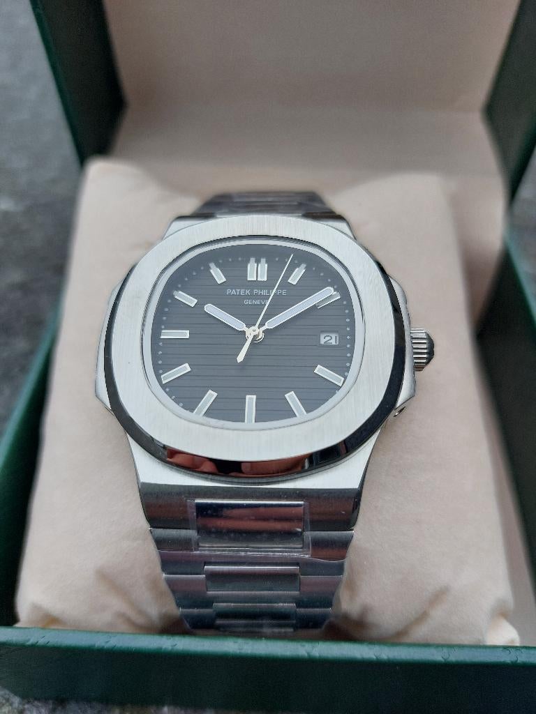 Black patek Nautilus horloge met zwart wijzerplaat, Sieraden, Tassen en Uiterlijk, Horloges | Heren, Ophalen of Verzenden, Nieuw