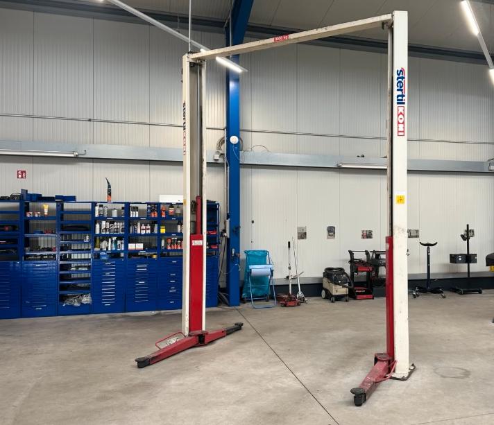 Stertil Koni 2-Koloms Hefbrug  3000Kg, Ophalen, Zo goed als nieuw