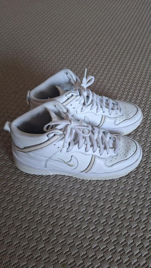 Nike WMNS Rebels Dunk High Up "Summit White" Hi-Top Sneakers, Kleding | Dames, Schoenen, Gedragen, Sneakers of Gympen, Wit, Ophalen of Verzenden