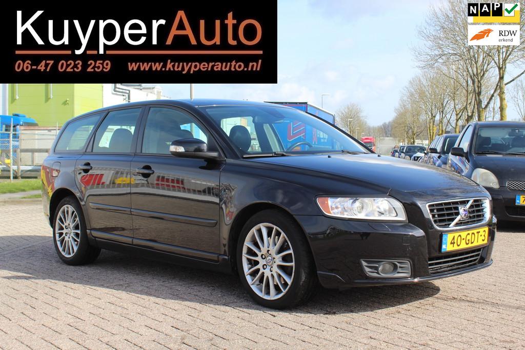 Volvo V50 2.4 Momentum automaat nap leder trekhaak, Gebruikt, 1367 kg, 700 kg, Zwart