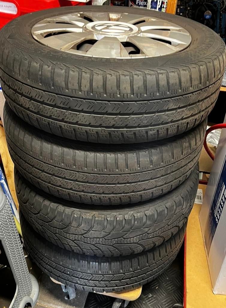 VW Up banden met velgen - wieldoppen, Ophalen of Verzenden, Gebruikt