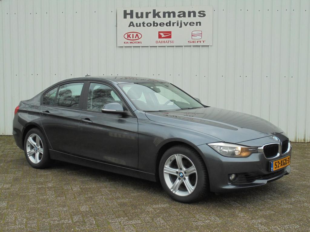 BMW 3-Serie (e90) 320i 184 PK NL-AUTO AUTOMAAT LEES TEKST !, Euro 5, Stof, Gebruikt, Zwart