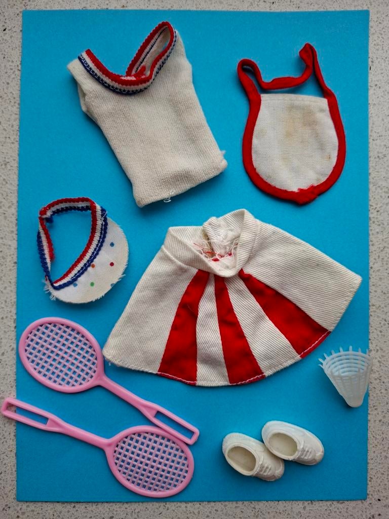 Barbie vintage Sindy / Fleur doll rood/Witte outfit, Ophalen of Verzenden, Gebruikt, Barbie