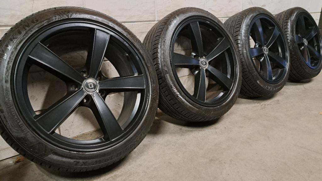 Zwarte velgen Nissan Qashqai Juke X-Trail Captur 225/45/19, Auto-onderdelen, Banden en Velgen, 19 inch, Gebruikt, Banden en Velgen