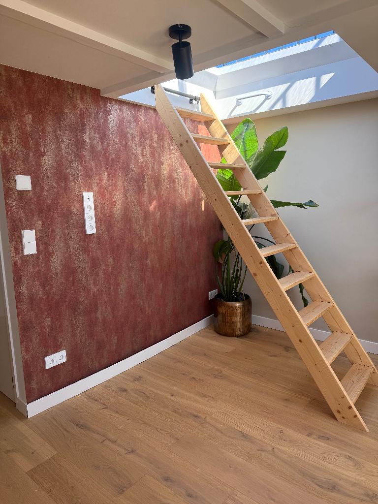 Behang Khroma Masureel SOC107, Huis en Inrichting, Stoffering | Behang, Ophalen of Verzenden, Minder dan 10 m², Rood, Industrieel