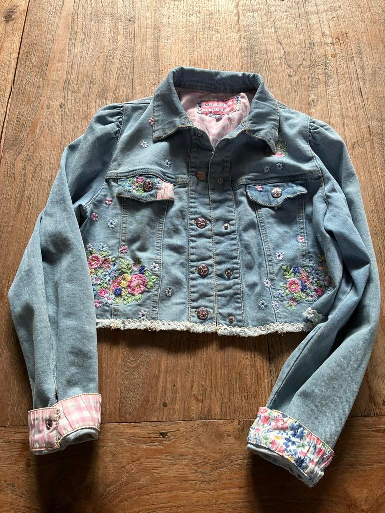 Spijkerjasje maat 11 met bloemen borduursels, Ophalen of Verzenden, Zo goed als nieuw, Meisje, Jas