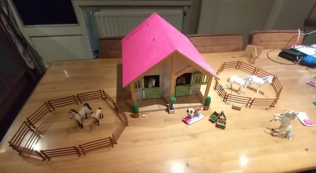 Kids Globe Paardenstal met Schleich Paarden en accessoires, Ophalen, Zo goed als nieuw, Jongen of Meisje