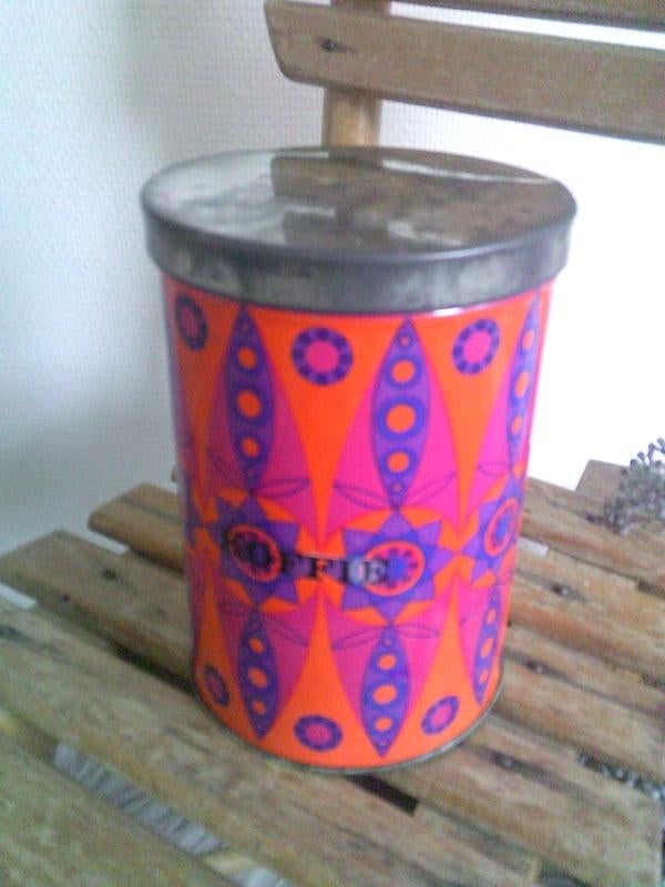 Tomado blik met psychedelisch patroon in oranje, paars roze., Ophalen of Verzenden, Gebruikt, Overige