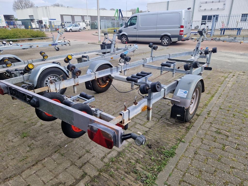 Kalf trailer met een 1800KG as opknapper !!!