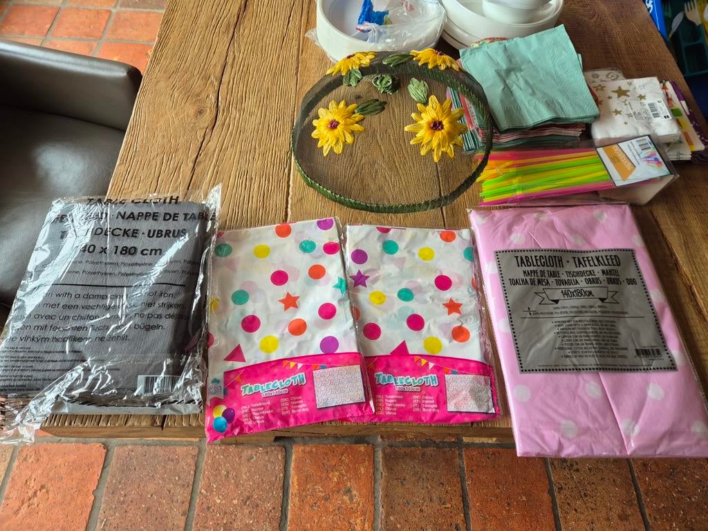 BBQ/Tuinfeest Pakket: Bestek, Borden, Tafelkleden, Servetten, Huis en Inrichting, Keuken | Servies, Ophalen of Verzenden