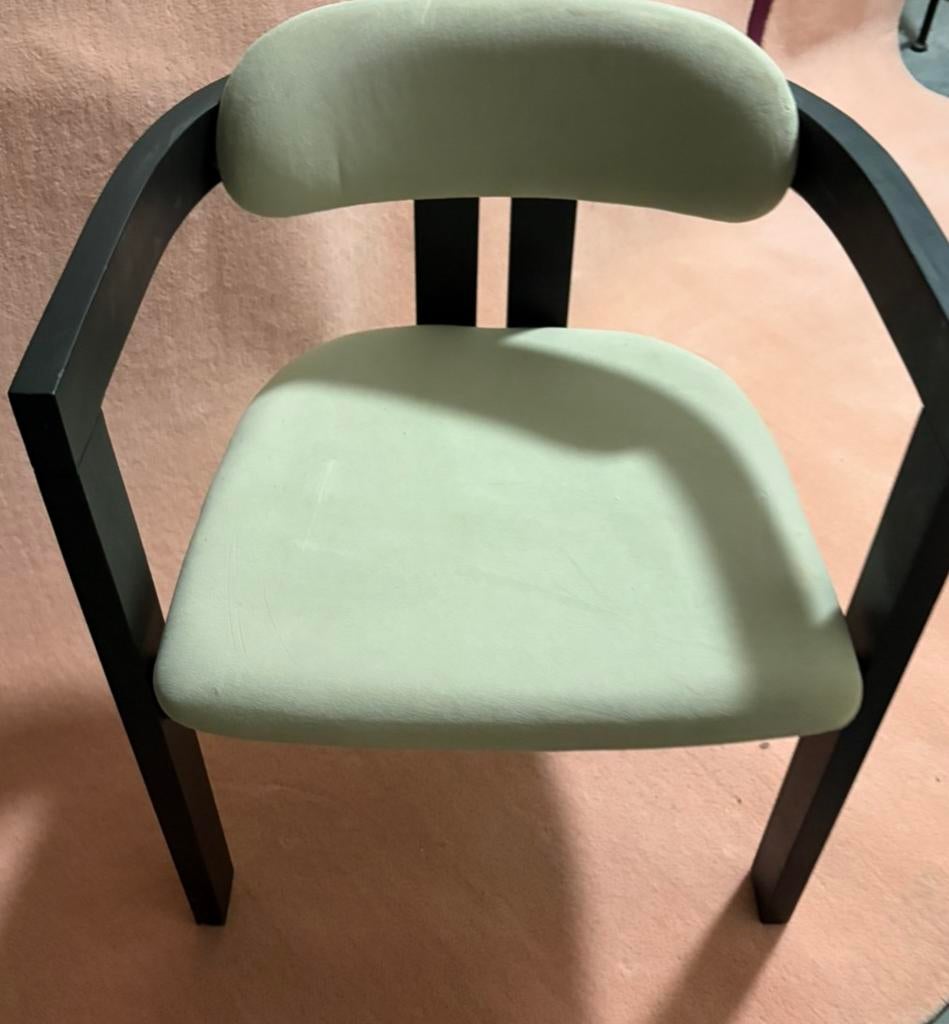 Aime te tribute stoel zwart hout showmodel, Huis en Inrichting, Stoelen, Zwart, Ophalen of Verzenden, Zo goed als nieuw, Eén