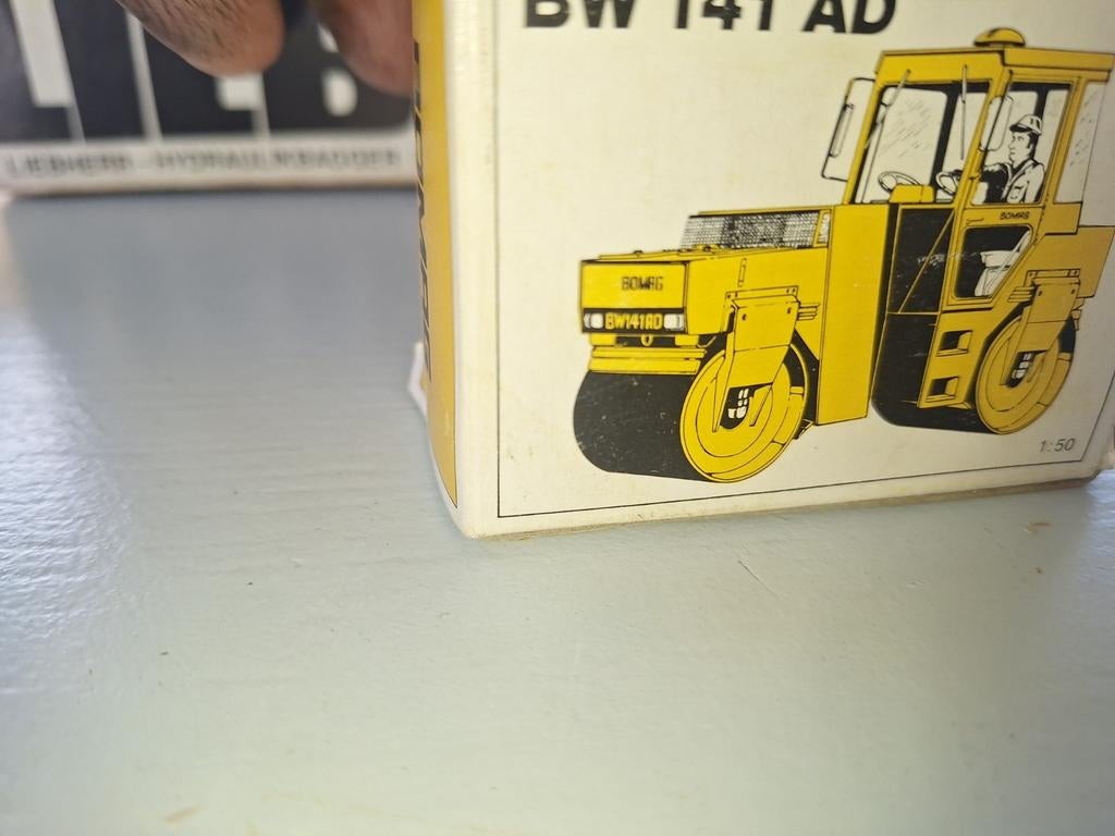 Bomag BW 141 AD Wegenwals - Siku 1:50, Ophalen of Verzenden, Zo goed als nieuw, Hijskraan, Tractor of Landbouw, SIKU