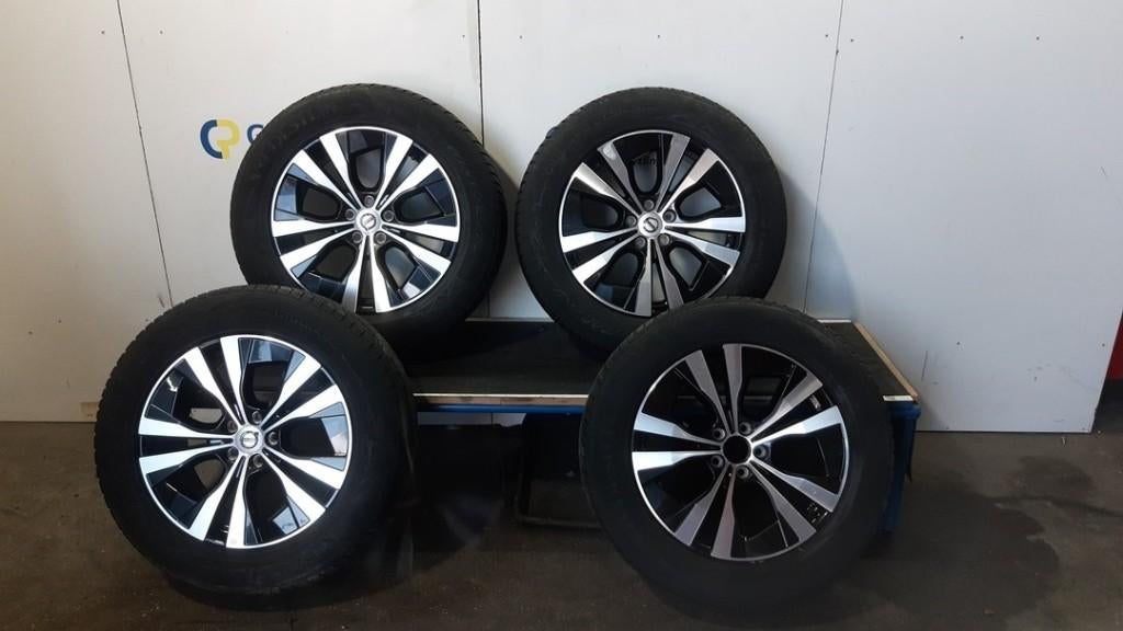 Volvo XC60 winterset 18" Origineleset 32209452 Vredestein, Auto-onderdelen, Banden en Velgen, 18 inch, Gebruikt, Banden en Velgen