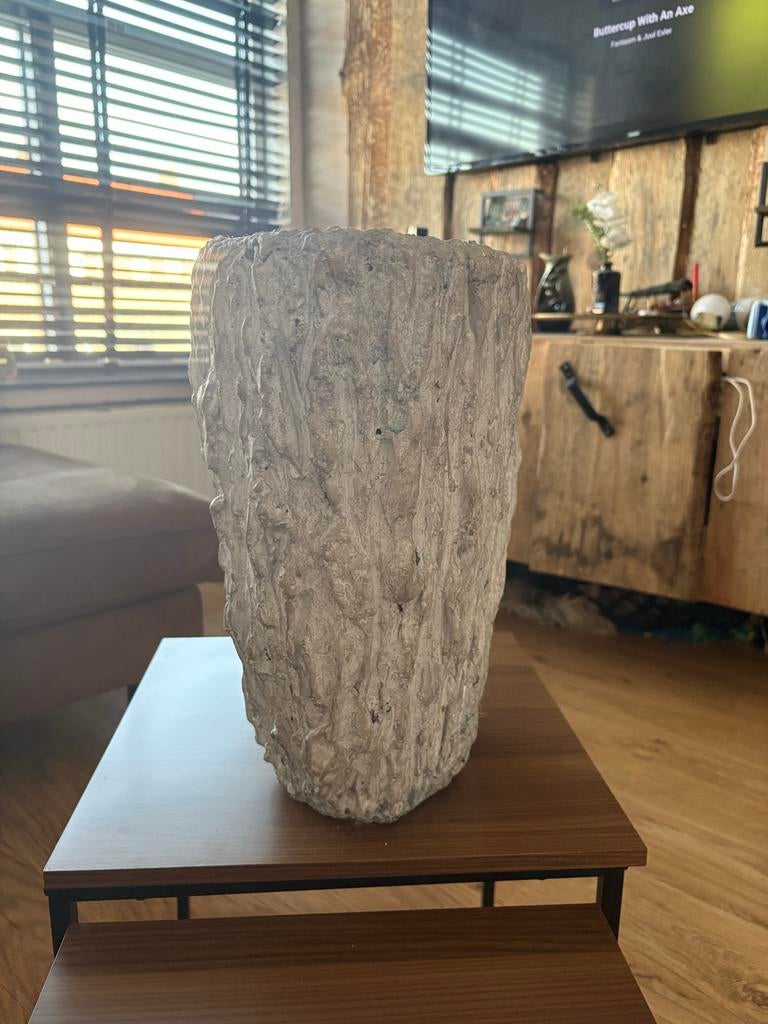 Robuuste PTMD Bloempot van Beton voor Binnen & Buiten, 25 tot 40 cm, Gebruikt, Rond, Binnen