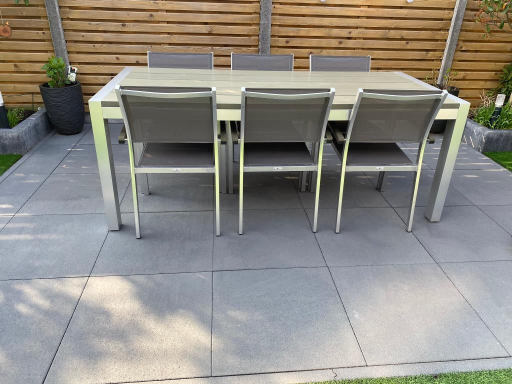 Tuinset ( tafel + 6 stappelstoelen incl 6 zitkussens), Ophalen, Overige materialen, 6 zitplaatsen, Zo goed als nieuw