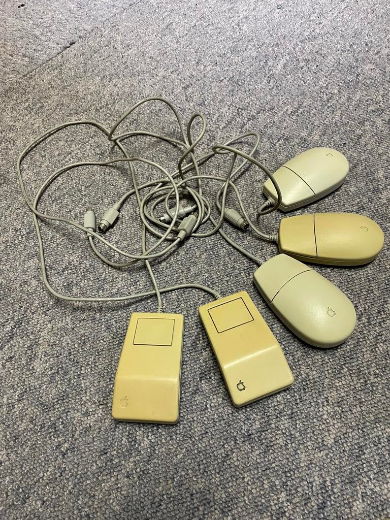 Vintage Apple Macintosh Muizen. Prijs per muis!, Computers en Software, Ophalen of Verzenden, Gebruikt, Bedraad, Muis