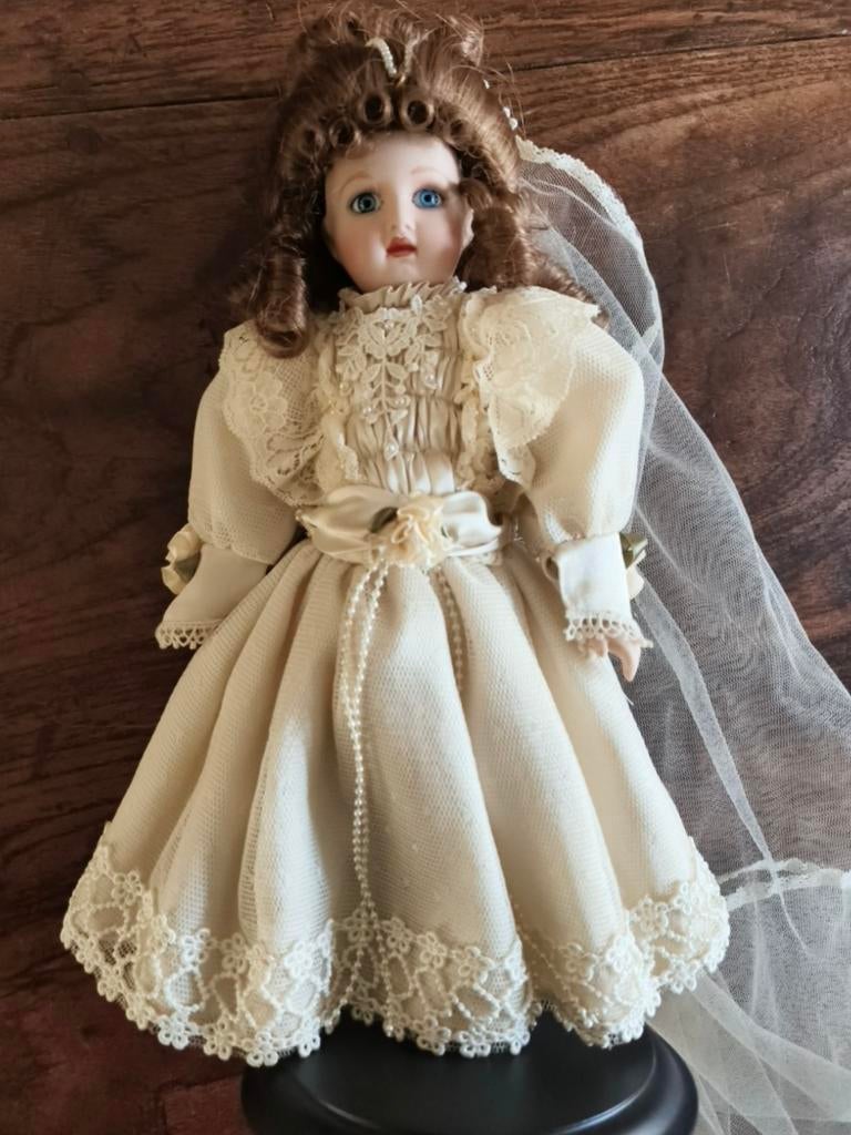 Porseleinen pop. Af te halen in Maarn., Verzamelen, Ophalen of Verzenden, Zo goed als nieuw, Pop