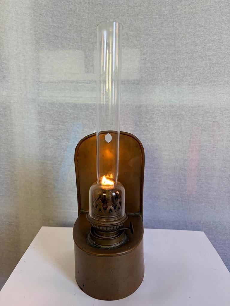 Oude olielamp met glazen cilinder, Antiek en Kunst, Antiek | Lampen, Ophalen of Verzenden