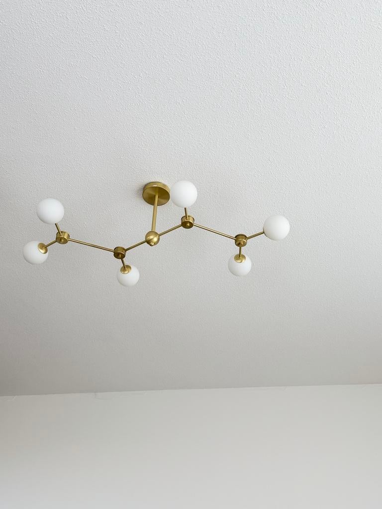 Moderne Plafondlamp met Gouden Afwerking en Melkglas Bollen, Ophalen, Zo goed als nieuw, Metaal