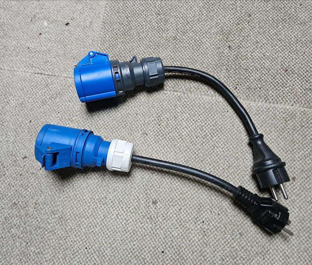 2 stekkers voor caravan - zo goed als nieuw, Caravans en Kamperen, Ophalen, Zo goed als nieuw