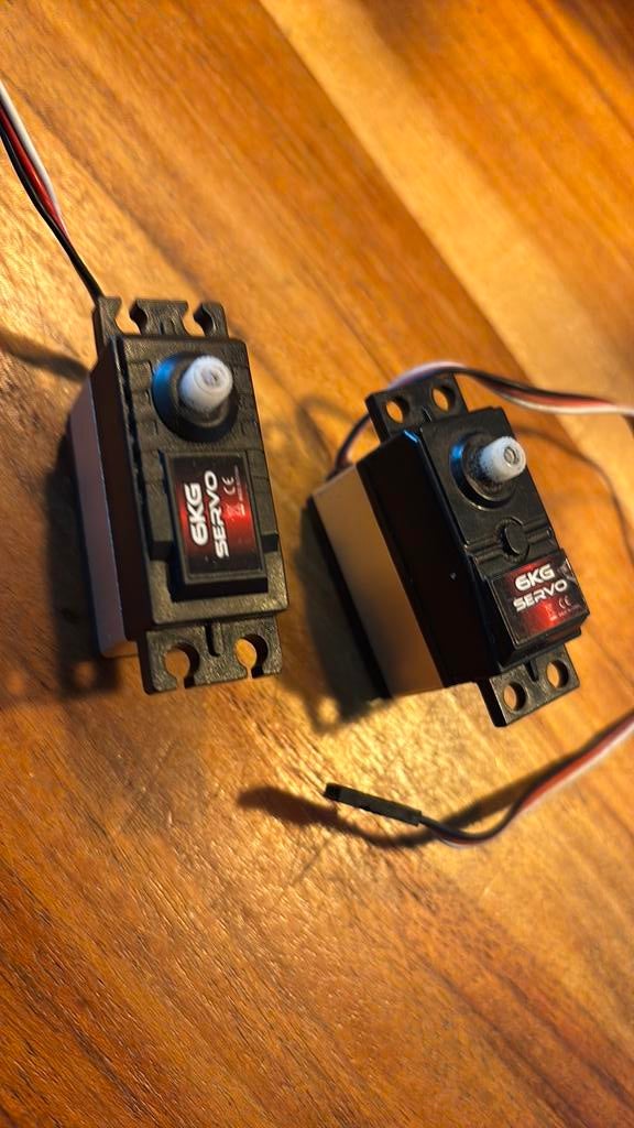 Himoto servo’s 6 kg, Ophalen of Verzenden, Gebruikt, Schaal 1:10, Onderdeel