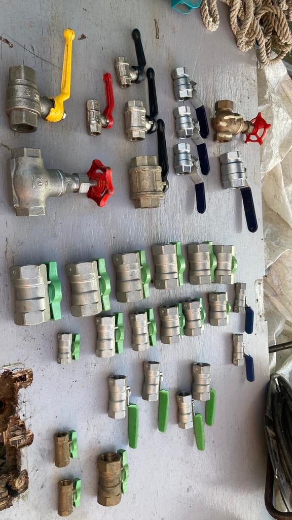 Diverse nieuwe kogelkranen meeste rvs 316 en messing, Watersport en Boten, Bootonderdelen, Ophalen, Zo goed als nieuw, Motorboot