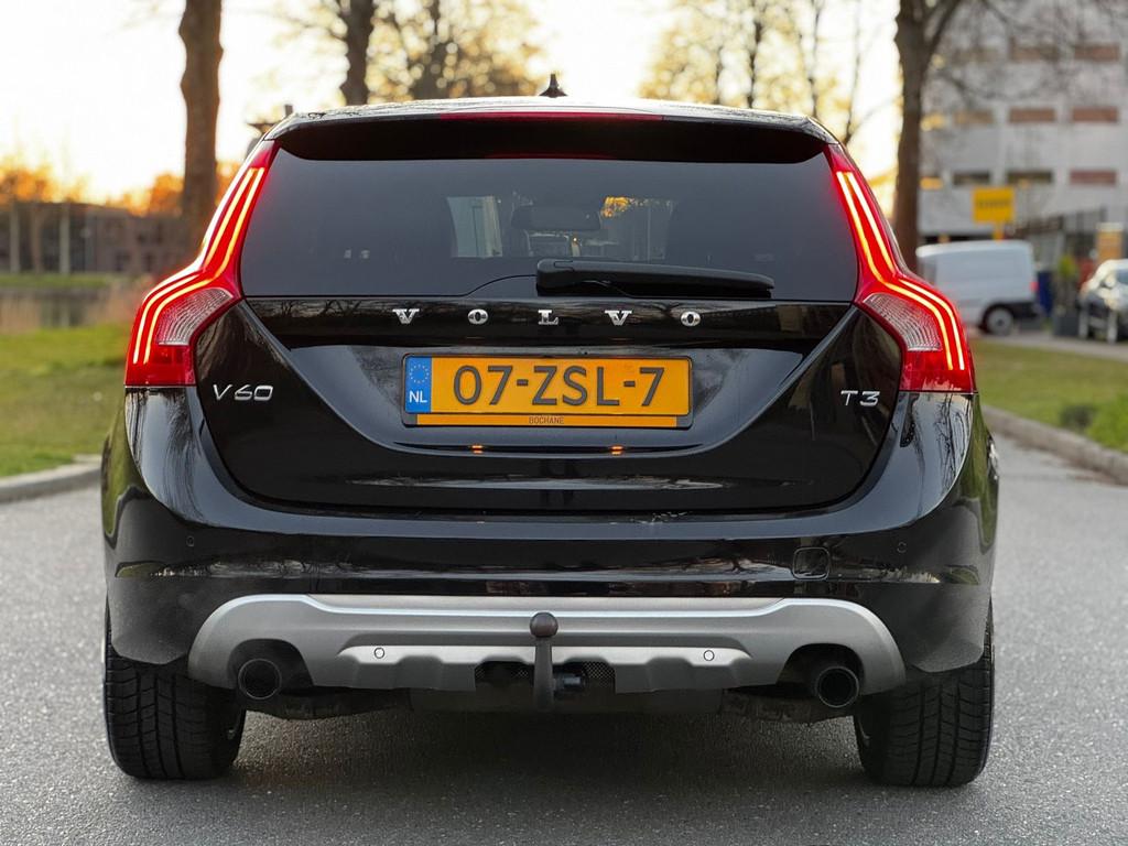Volvo V60 1.6 T3 Summum|XENON|6BAK|NAVI|MEMORIE|150PK, Gebruikt, 4 cilinders, 150 pk, Zwart