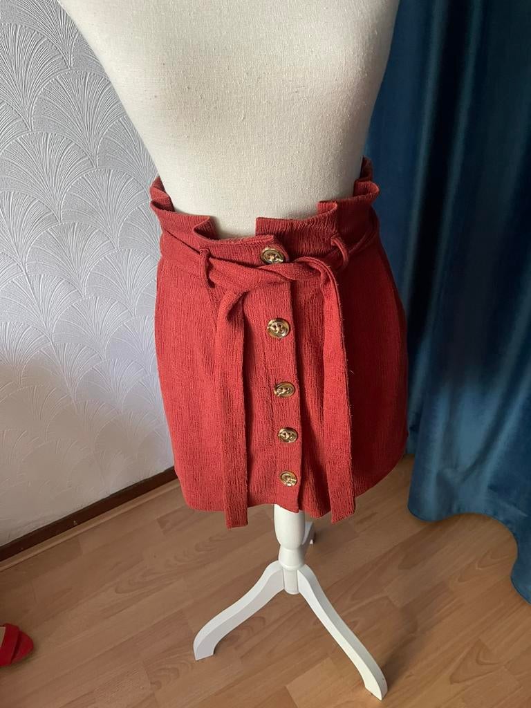 Leuk rood rokje maat 34, Ophalen of Verzenden, Zo goed als nieuw, Maat 34 (XS) of kleiner, Boven de knie