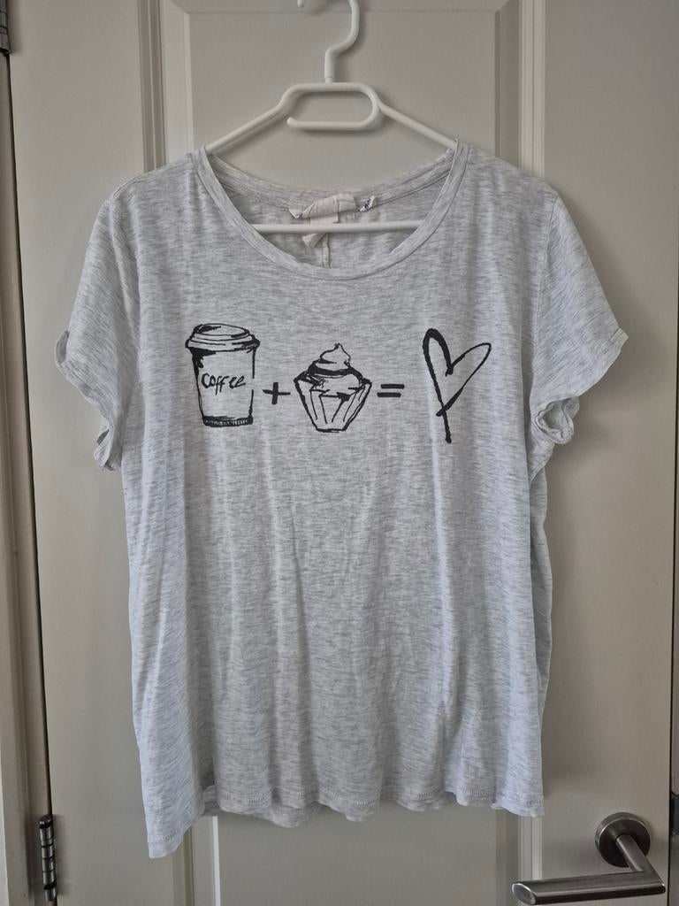 H&M shirt koffie cupcake hart L 40 lichtgrijs dun luchtig, Kleding | Dames, T-shirts, H&M, Maat 42/44 (L), Ophalen of Verzenden