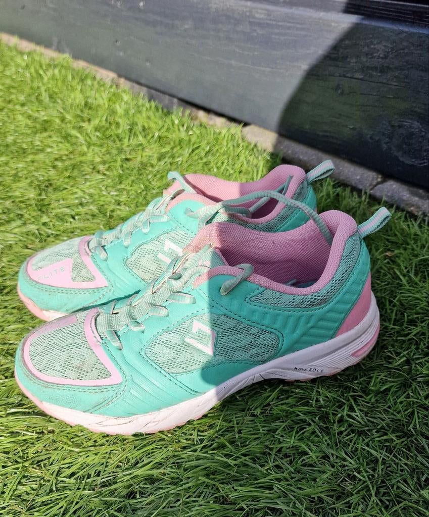 Zeer nette Brabo Hockey/Korfbal veldschoenen maat 34, Ophalen, Gebruikt, Schoenen