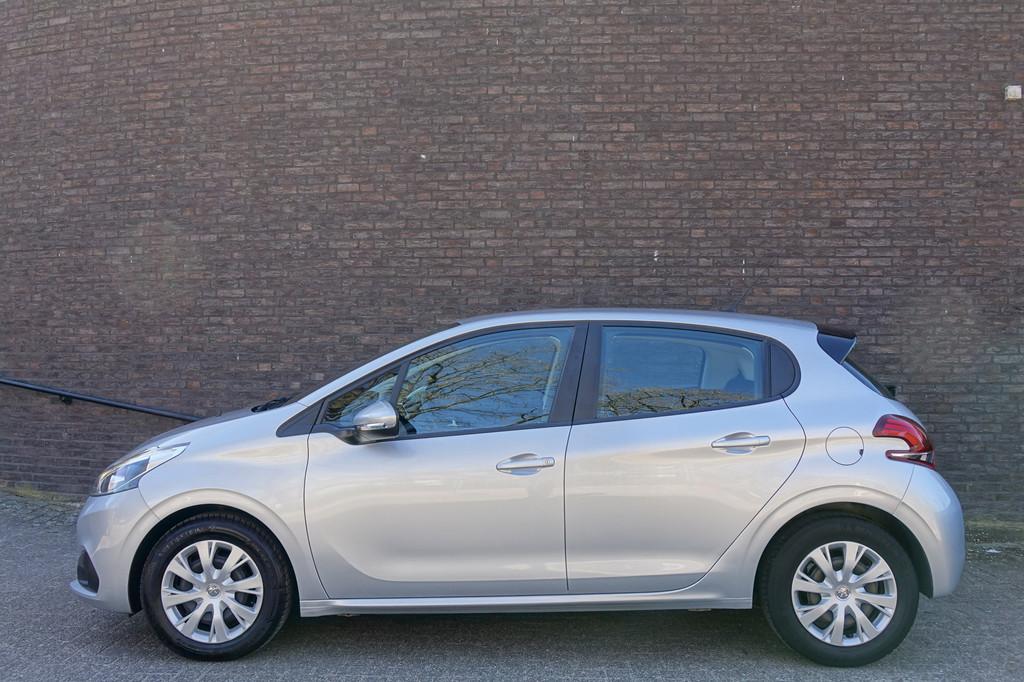 Peugeot 208 1.2 PureTech Blue Lion, nieuwe distributieriem,, Auto's, Voorwielaandrijving, Gebruikt, 1199 cc, 82 pk