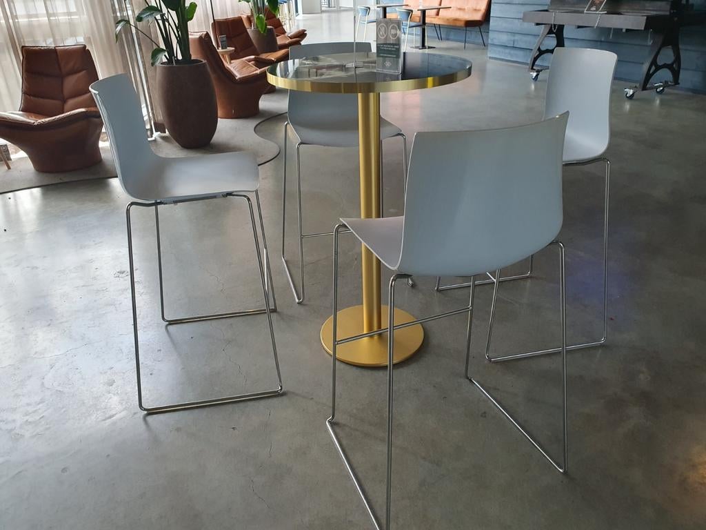 Arper Catifa 46 Lichtblauwe Barkruk Chroom, Huis en Inrichting, Barkrukken, 60 tot 90 cm, Ophalen of Verzenden, Metaal, Gebruikt