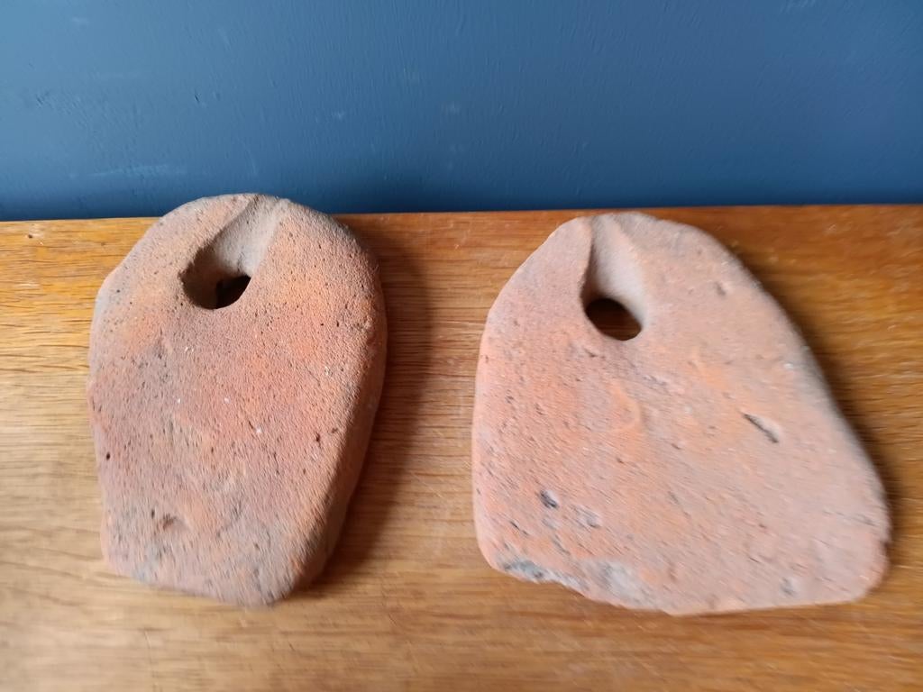 2 Visnetverzwaarders uit de Waal - Archeologische vondst, Ophalen of Verzenden