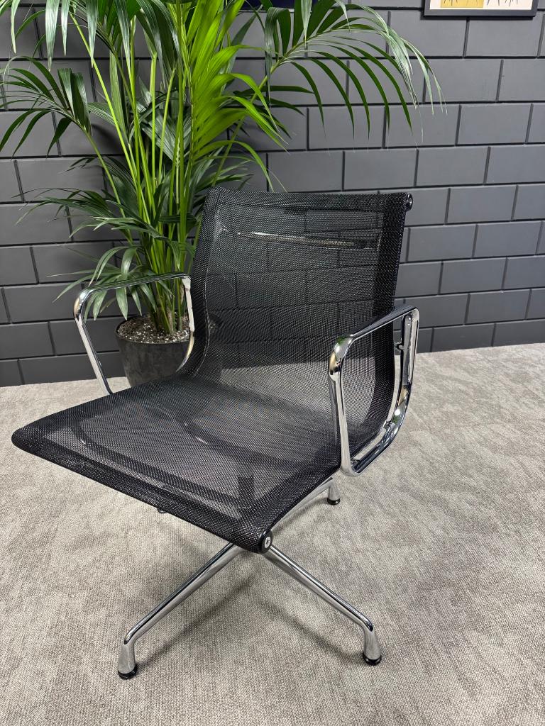 35x Vitra EA108 Eames Chrome Mesh Refurbished, Huis en Inrichting, Bureaustoelen, Ophalen of Verzenden, Zo goed als nieuw, Zwart