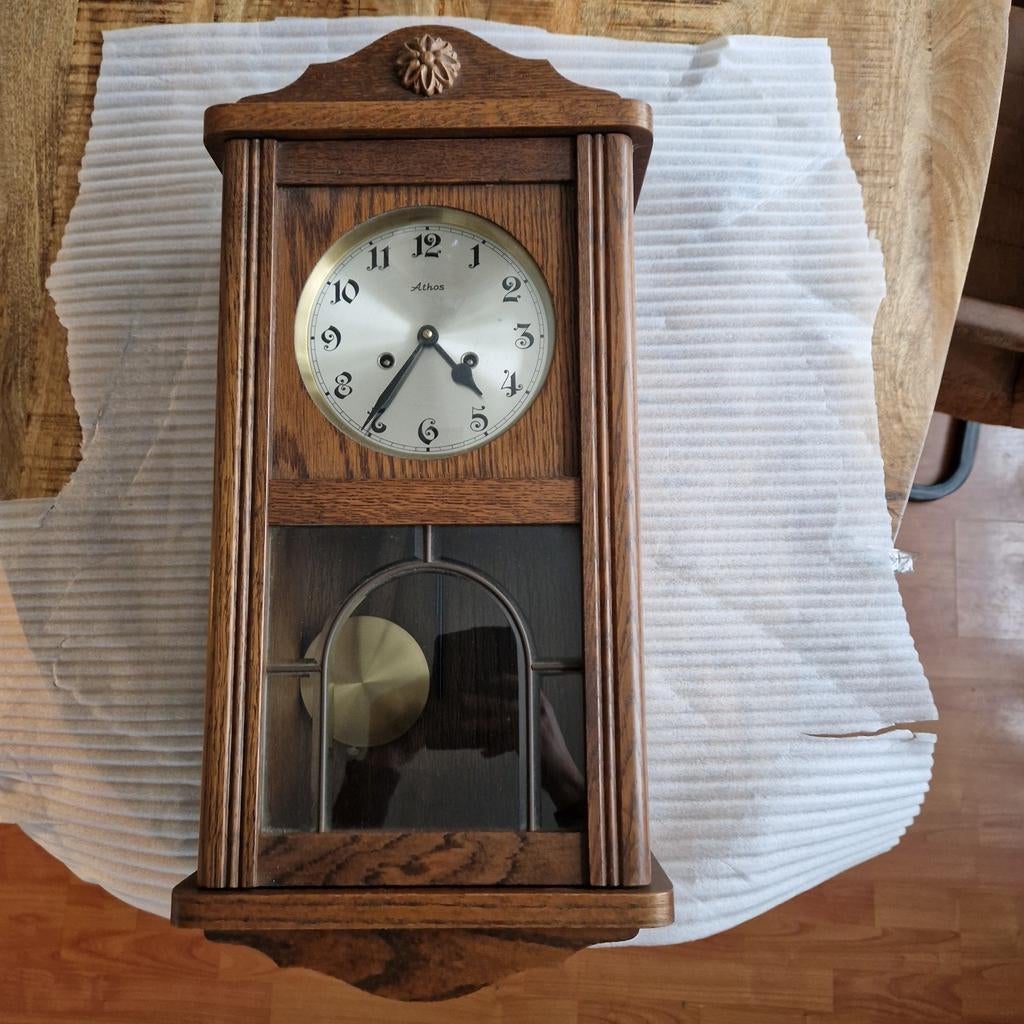 Athos Wandklok met Slinger en Sleutel, Ophalen of Verzenden