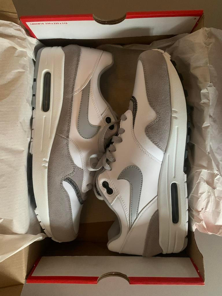 Nike Air Max 1 Wolf Grey White maat 44,5 nieuw., Kleding | Heren, Schoenen, Overige kleuren, Nieuw, Ophalen of Verzenden, Sneakers of Gympen