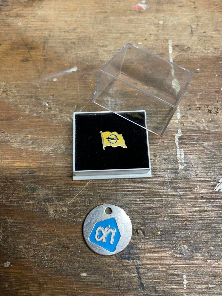 Opel pin vlag in doosje - Nieuwstaat, Ophalen of Verzenden, Nieuw, Merk, Speldje of Pin