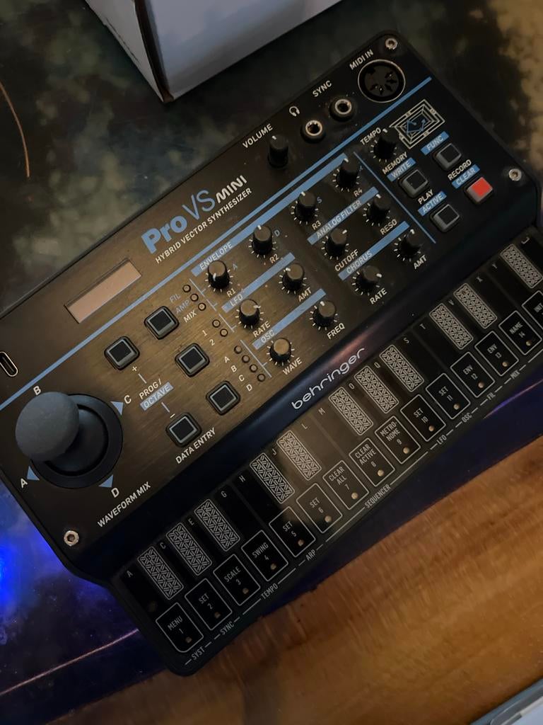 Behringer Pro VS Mini Synthesizer - Nieuwstaat!, Muziek en Instrumenten, Overige merken, Zo goed als nieuw, Met midi-aansluiting