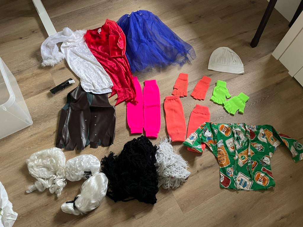 Carnavalskleding en pruiken, Ophalen, Gebruikt