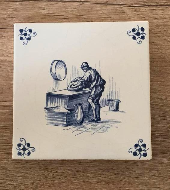Delfts blauwe tegel met beroep Bakker, Antiek en Kunst, Ophalen of Verzenden