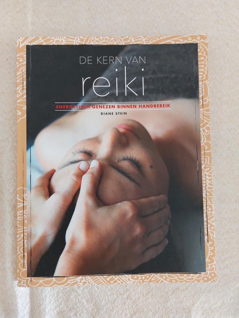 De Kern van Reiki - Diane Stein, Boeken, Ophalen of Verzenden, Gelezen, Diane Stein, Esoterie en Spiritualiteit