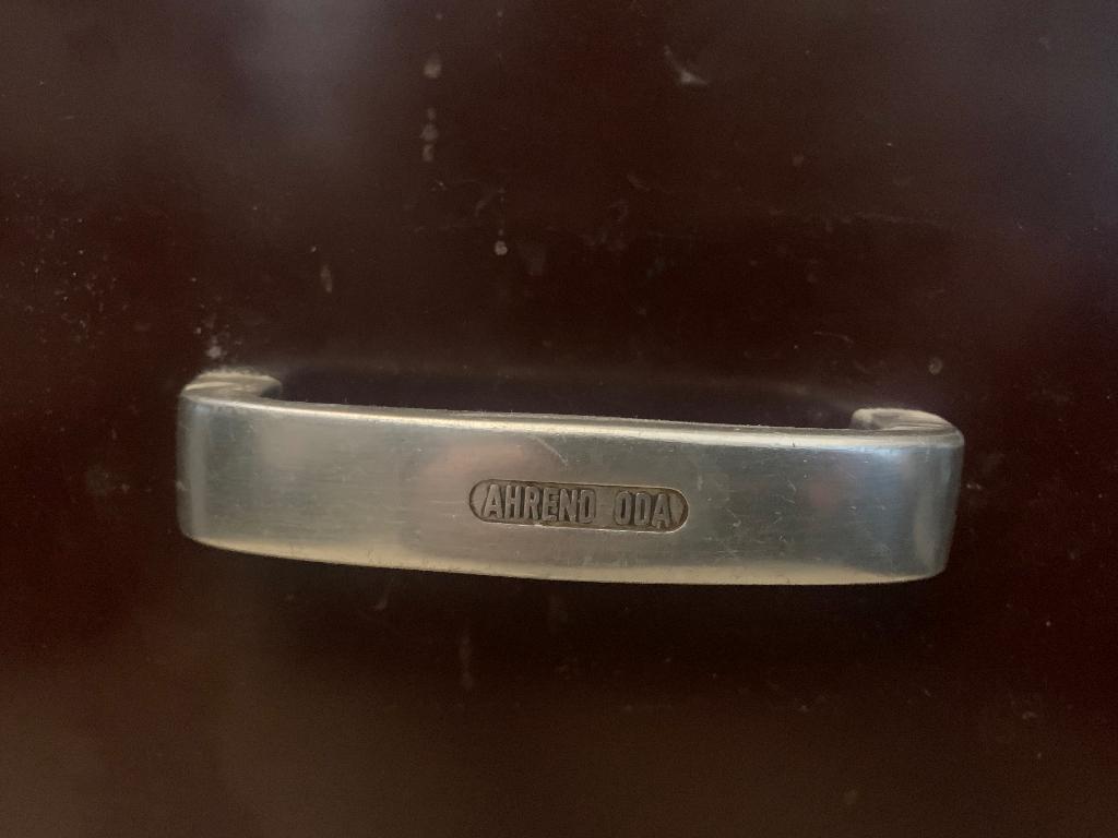 Ahrend Oda:  industrieel metalen bureau, Ophalen, Gebruikt