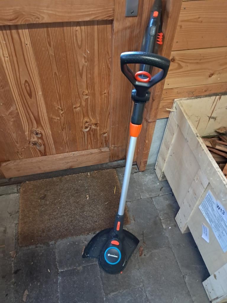 Graskantmaaier van gardena., Ophalen of Verzenden, Zo goed als nieuw, Accu